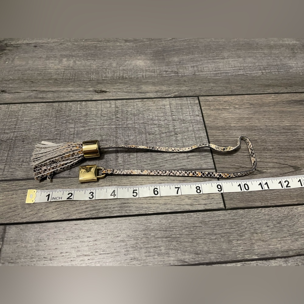Elegant snakeskin Tassel Keychain